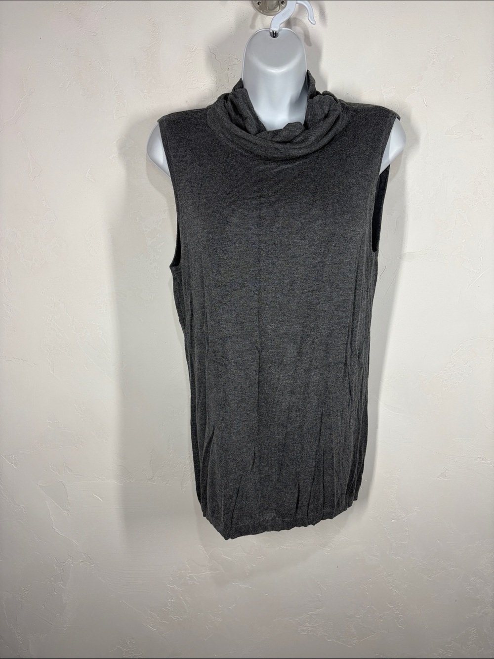 Kate & Mallory Sleeveless Charcoal Turtleneck Top size medium